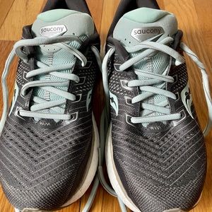 Saucony Triumph 18 6.5 Running Shoes Worn Twice